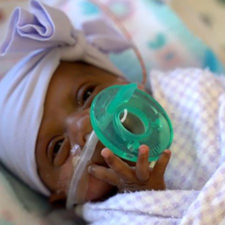 Saybie, o menor bebê do mundo / Foto: Hospital Sharp Mary Birch