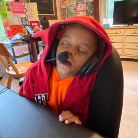 Essas fotos mostram como as crianças estão exaustas com as aulas online