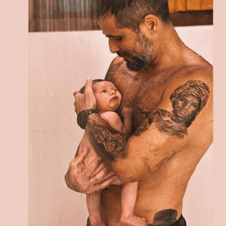 Bruno Gagliasso e Zyan. Dicas de como dar banho no bebê com segurança