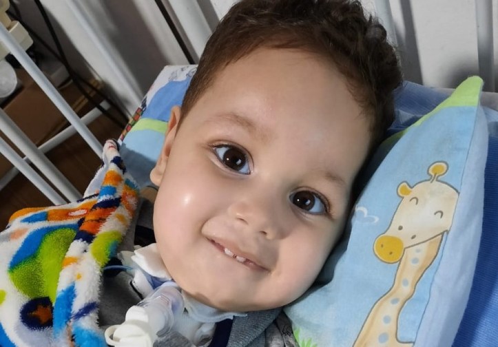 Para salvar vida do filho, mãe busca arrecadar R$ 12 milhões para comprar “remédio mais caro do mundo”