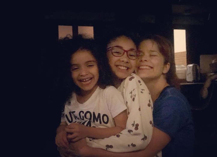 Atriz Samara Felippo fala sobre imposição em ter filhos: "Não sei se fui mãe por vontade própria"