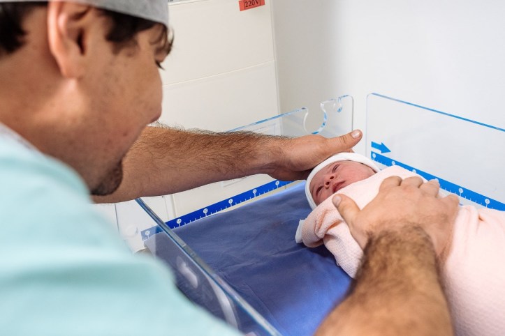 5 fotos que você deve fazer na maternidade 